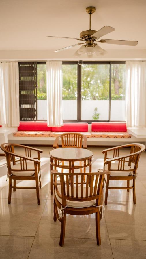 Villa Angelou - Sunlit Beach Getaway With Pool And Wifi Belle Mare Luaran gambar
