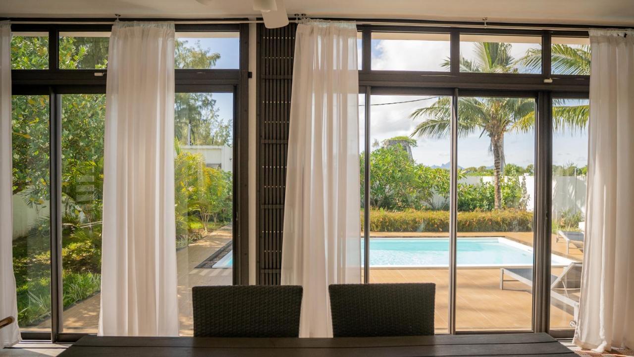 Villa Angelou - Sunlit Beach Getaway With Pool And Wifi Belle Mare Luaran gambar