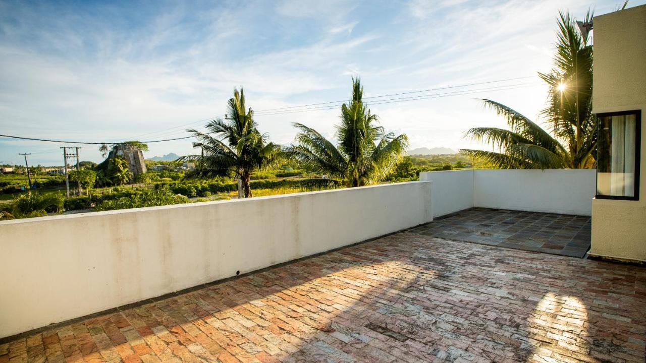 Villa Angelou - Sunlit Beach Getaway With Pool And Wifi Belle Mare Luaran gambar