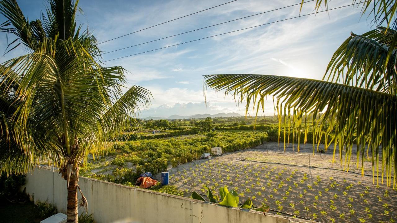 Villa Angelou - Sunlit Beach Getaway With Pool And Wifi Belle Mare Luaran gambar