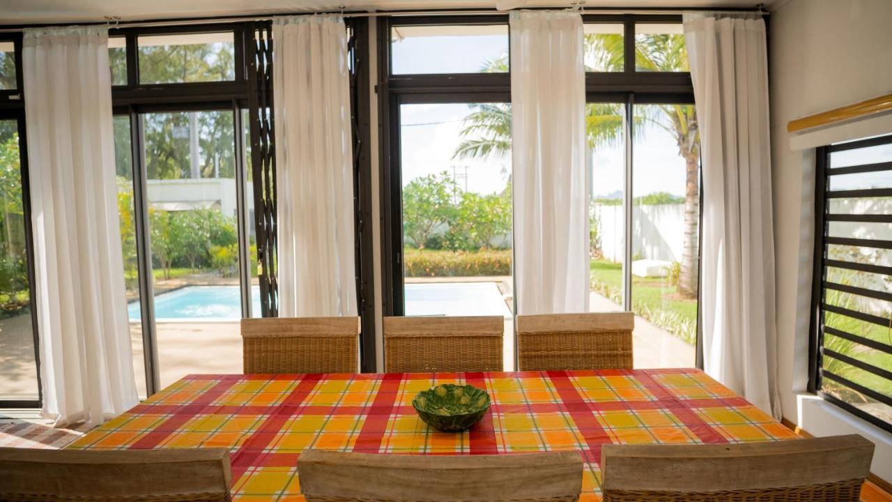 Villa Angelou - Sunlit Beach Getaway With Pool And Wifi Belle Mare Luaran gambar
