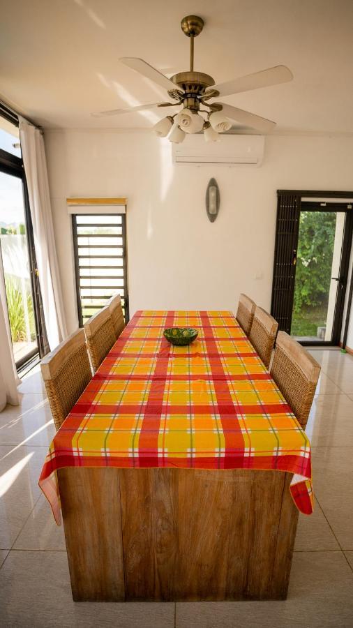 Villa Angelou - Sunlit Beach Getaway With Pool And Wifi Belle Mare Luaran gambar