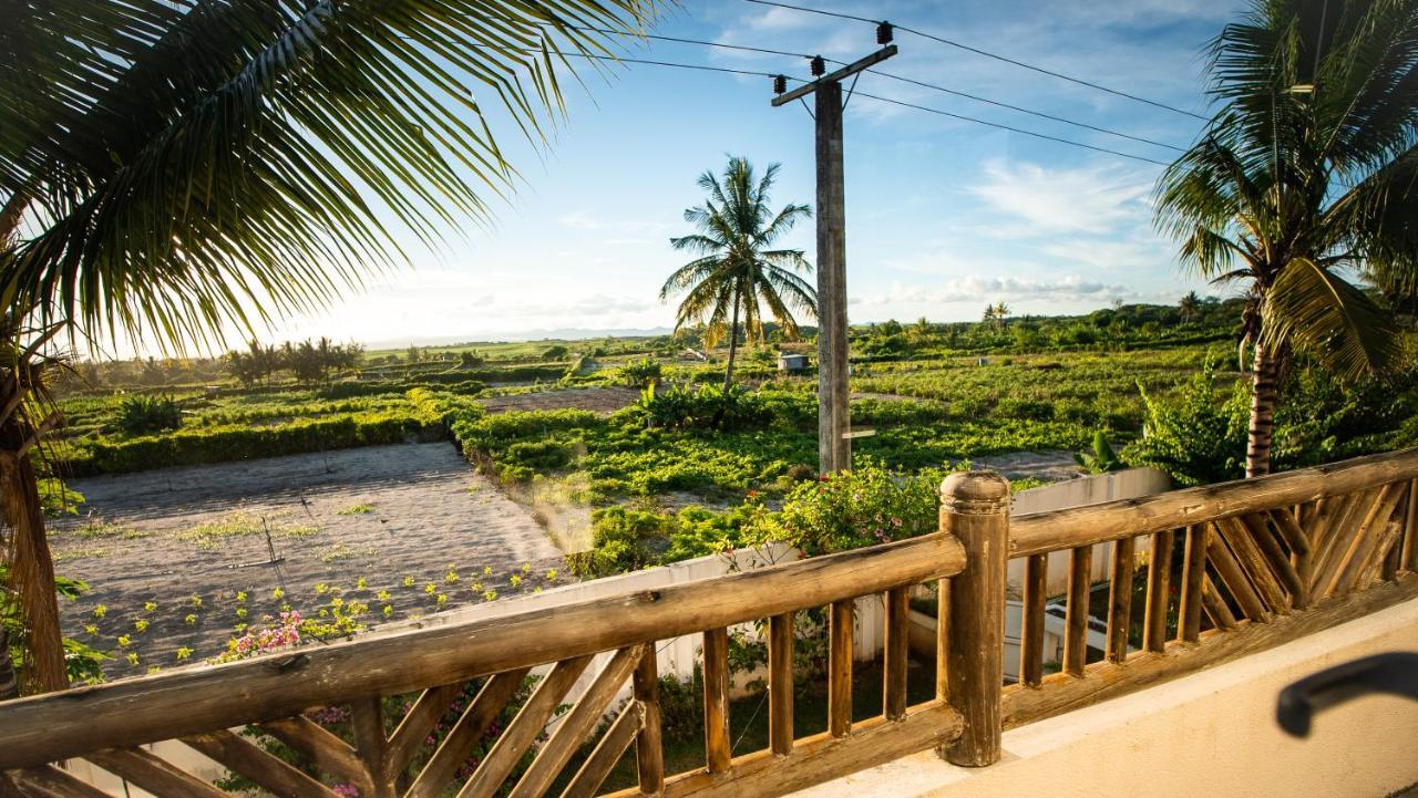 Villa Angelou - Sunlit Beach Getaway With Pool And Wifi Belle Mare Luaran gambar