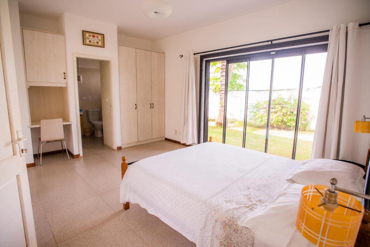 Villa Angelou - Sunlit Beach Getaway With Pool And Wifi Belle Mare Luaran gambar